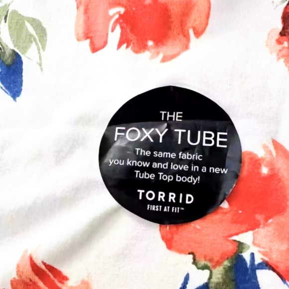 TORRID, NWOT, Foxy Knot Front, Floral Tube Top, Size 2X - Picture 10 of 13